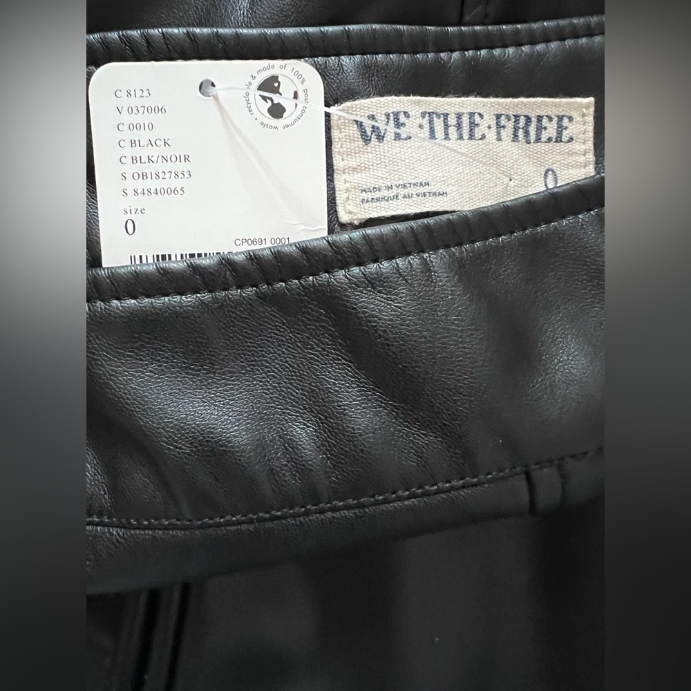 We The Free Unapologetic Pedal Pusher Pants in Black Size 0 NWT - Picture 5 of 10
